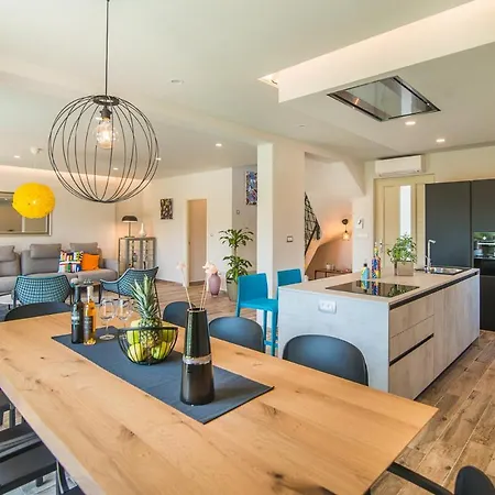 Villa Sleeps 8 With Pool Air Con And Wifi Rovinjsko Selo