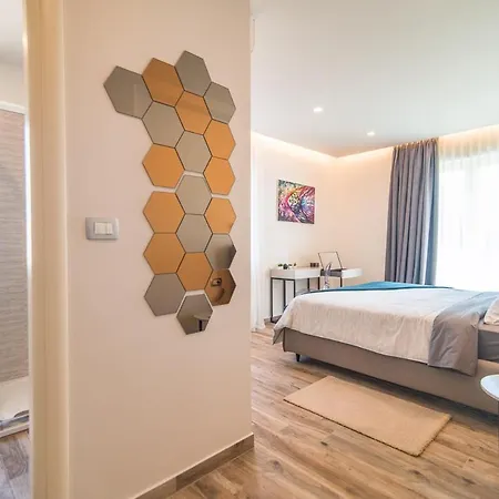 Villa Sleeps 8 With Pool Air Con And Wifi