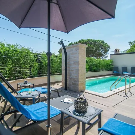 Sleeps 8 With Pool Air Con And Wifi Villa
