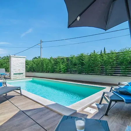 Villa Sleeps 8 With Pool Air Con And Wifi Rovinjsko Selo